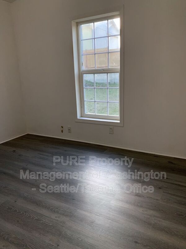 Building Photo - 16008 34th St E