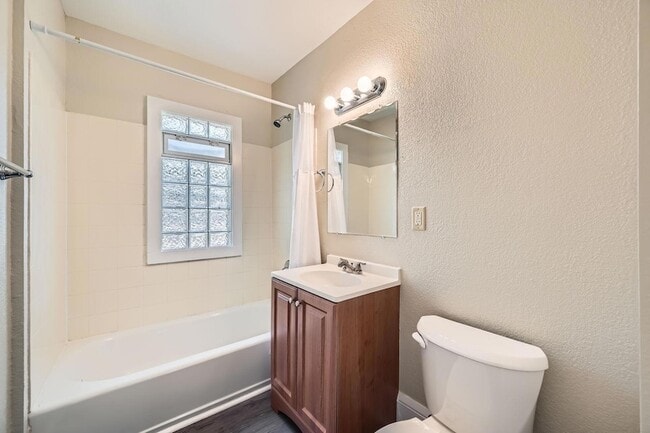 Building Photo - 1083 Western Ave N