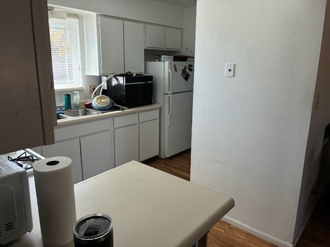 Building Photo - Remodeled 2 Bed 1 Bath Duplex in North For...