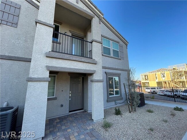 Building Photo - 645 Bellus Pl