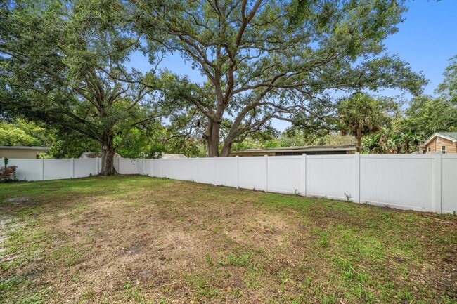 Building Photo - 908 S Palm Dr SW