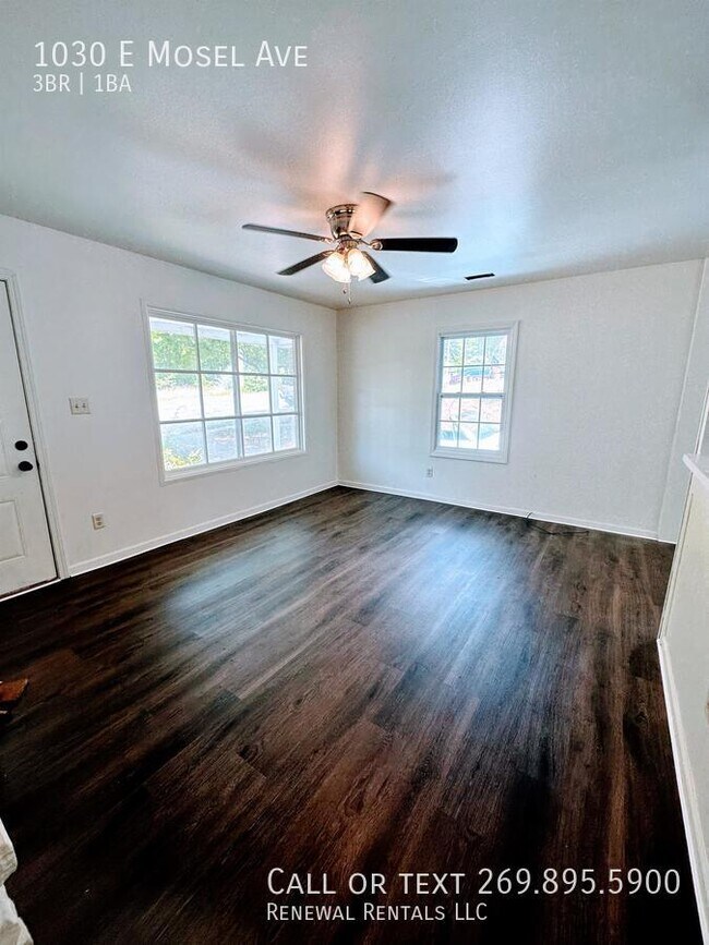 Building Photo - 1030 E Mosel Ave