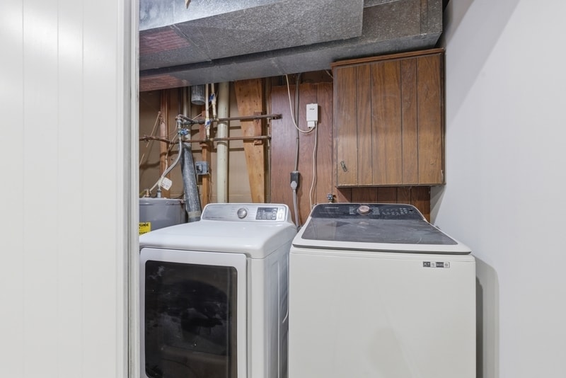 Building Photo - 8870 Pennsbury Pl