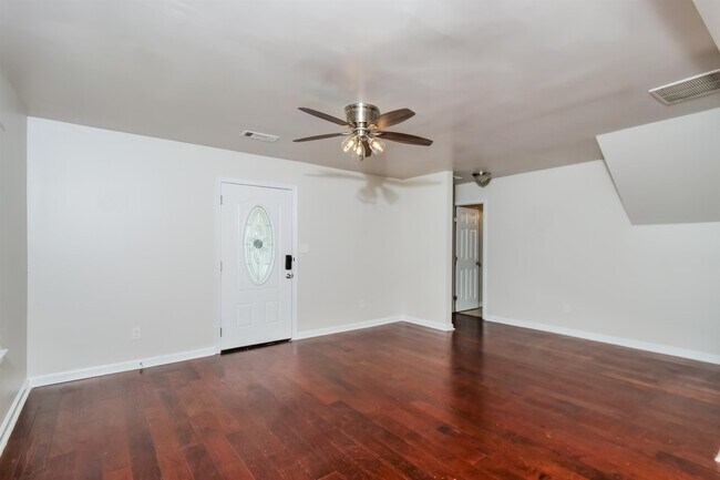 Building Photo - 6923 Parkbrook Ln