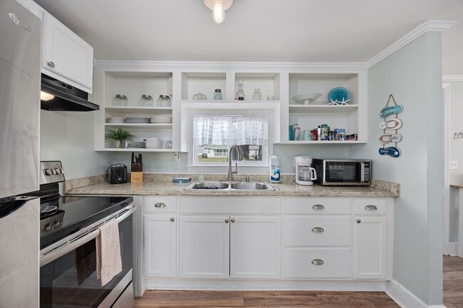 Building Photo - SNOWBIRD RENTAL- Pura Vida Cottage 4 Block...