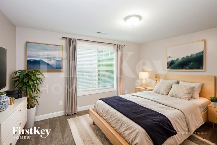 Building Photo - 1401 Living Wy