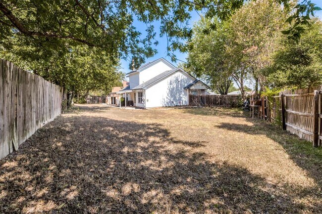 Building Photo - 16301 Essex Cove