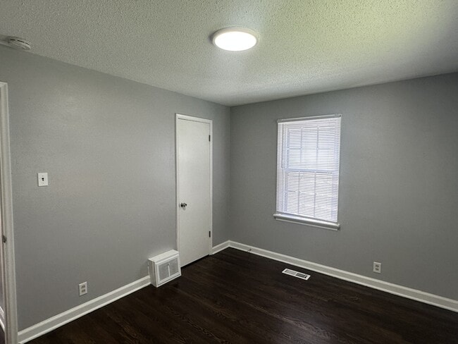 Building Photo - 10110 Tappan Dr