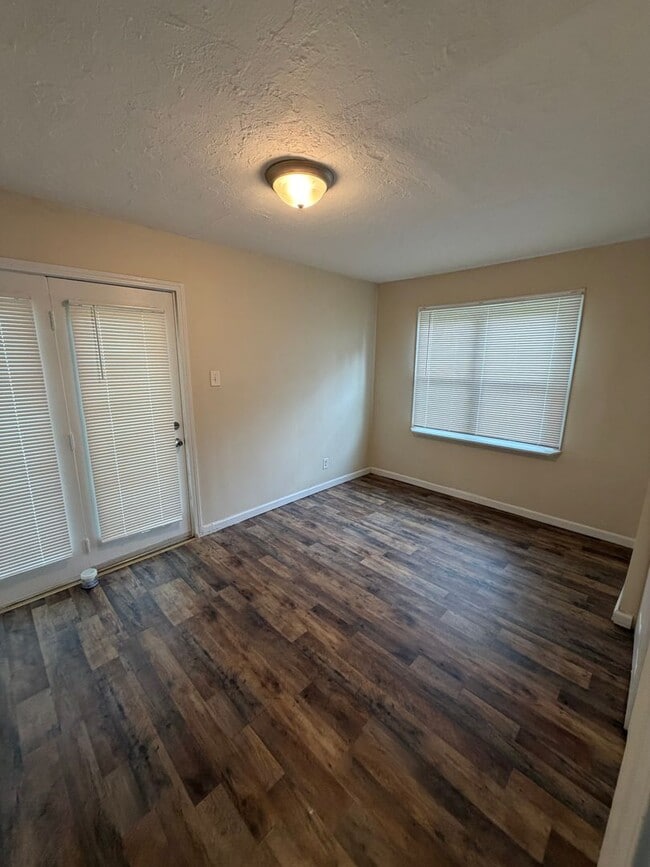 Building Photo - Move in Ready