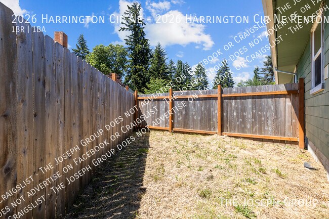 Building Photo - 2026 Harrington Cir NE