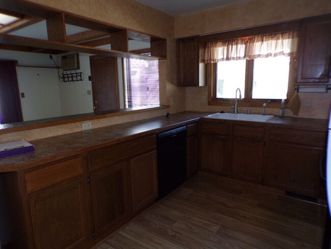 Building Photo - Light-Filled Home in Ideal Traverse City Neighborhood