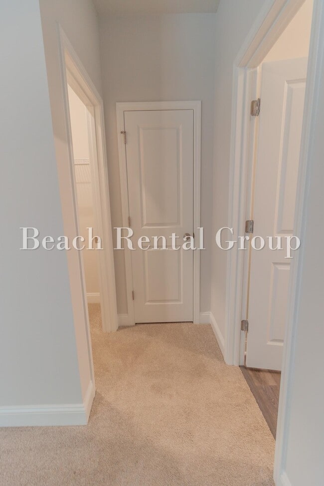 Building Photo - 427 Waterend Dr