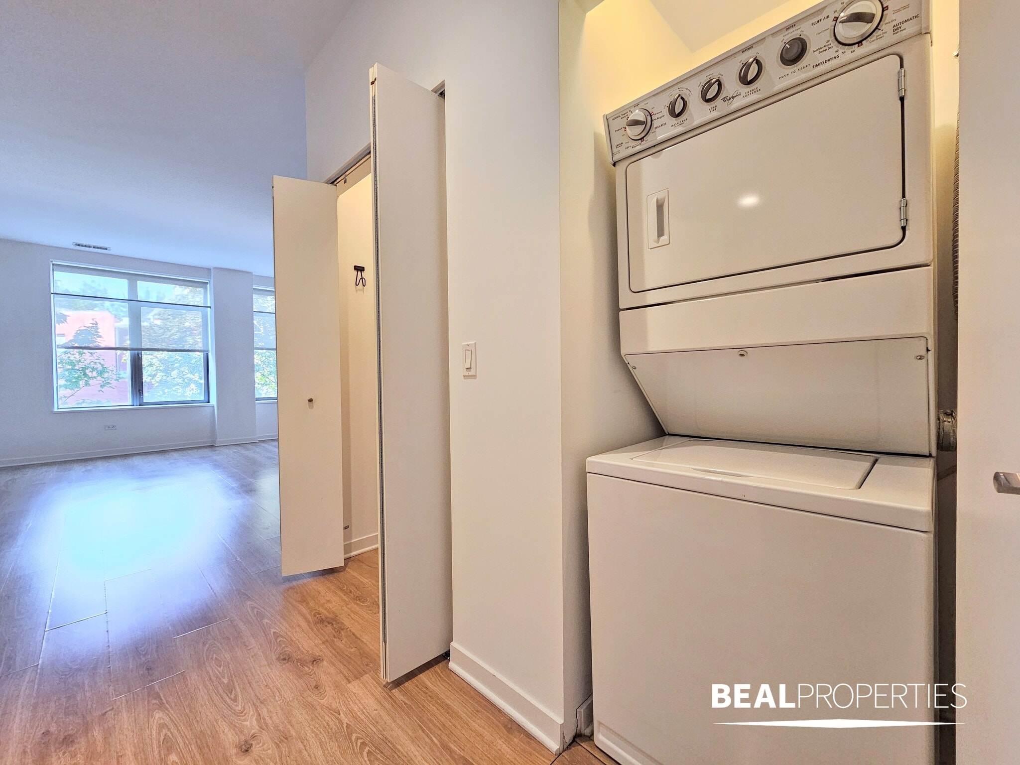 Building Photo - 548 W Webster Ave