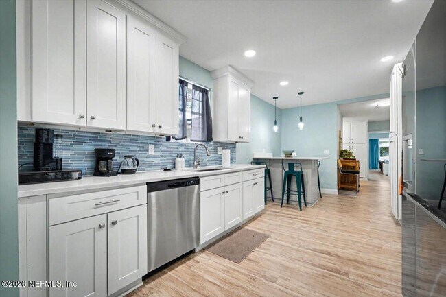 Building Photo - 719 S Shores Rd