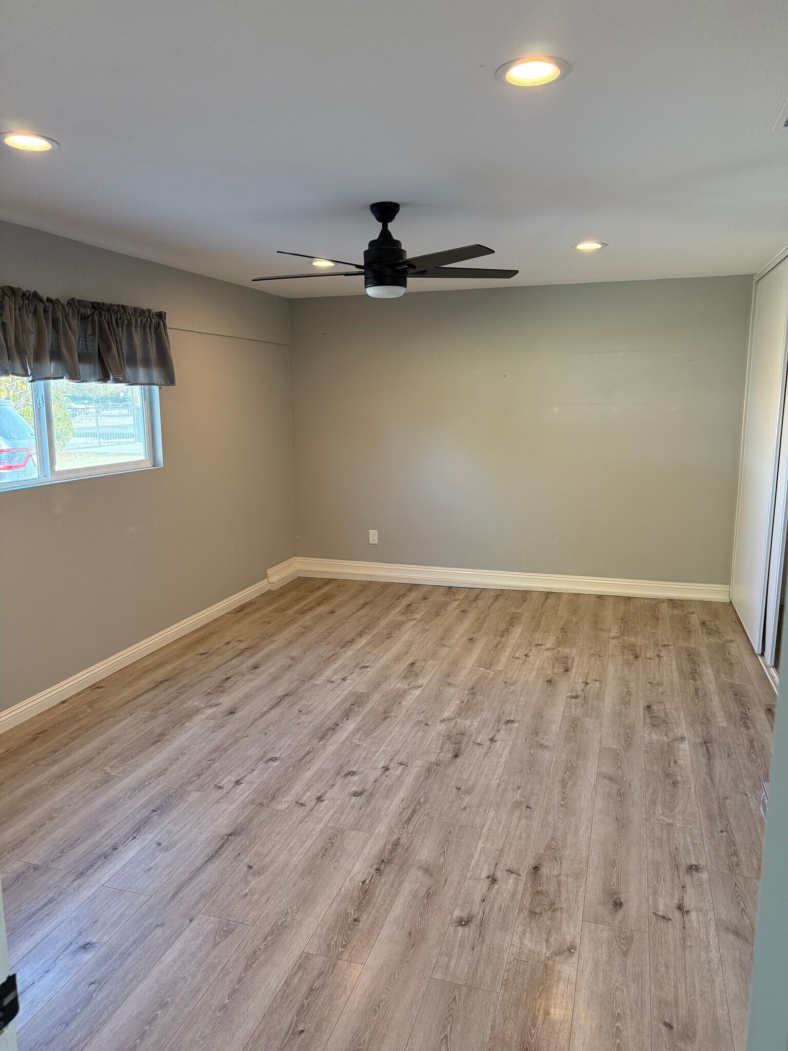 Bedroom - 9302 E Avenue R14