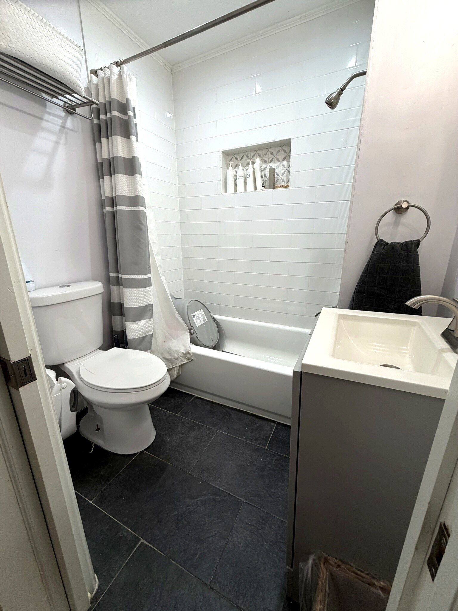 Building Photo - 2119 Oaklyn Dr