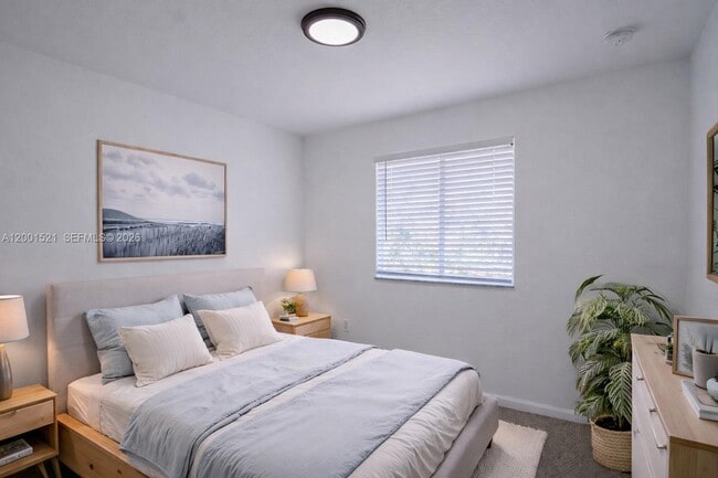 Building Photo - 1441 SE 24th Ct