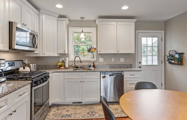 Building Photo - 38 Perham St