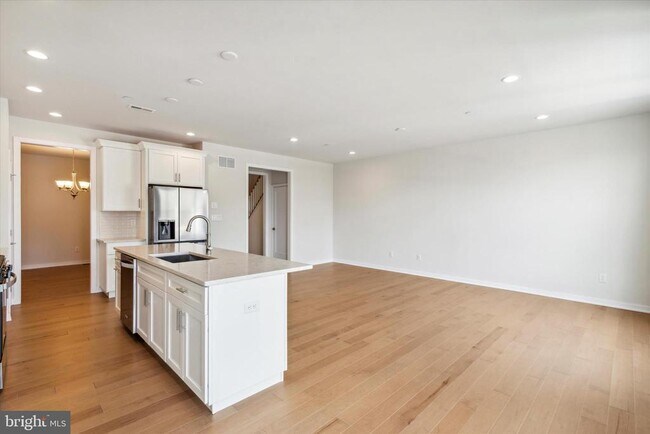 Building Photo - 15 Tamarack Cir