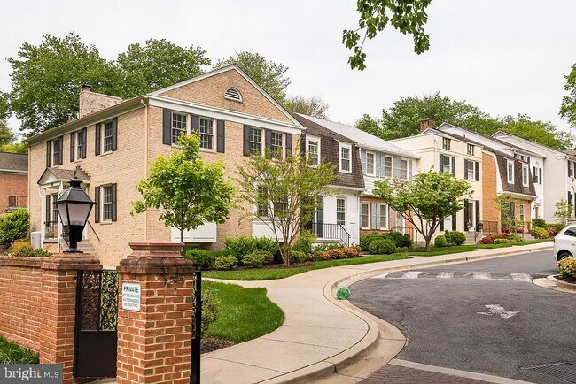 Building Photo - 3500 Hamlet Pl