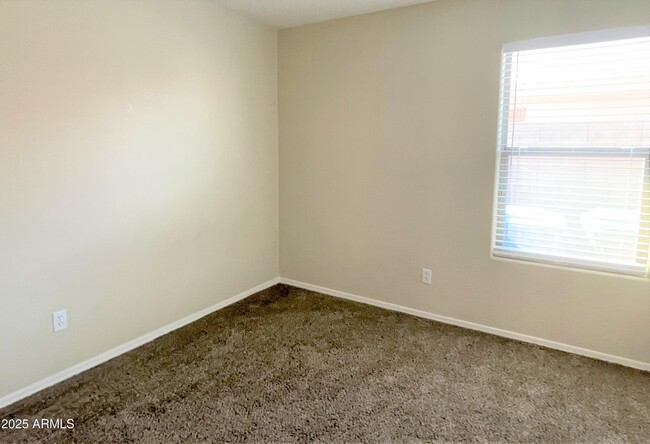 Building Photo - 7220 S 55th Dr