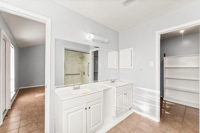 Building Photo - 5006 Stanhope Dr
