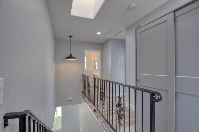 Building Photo - 58 Country Club Cir