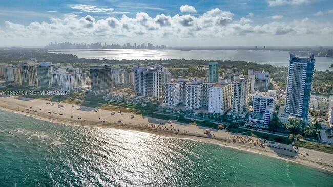 Building Photo - 6039 Collins Ave