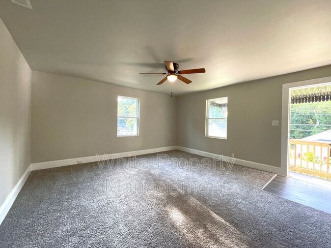 Building Photo - 706 Hillside St