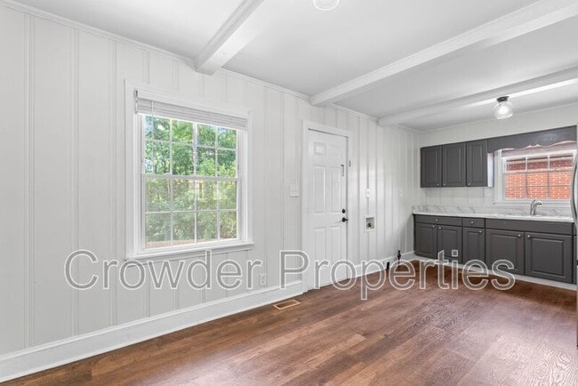 Building Photo - 3612 Sargeant Dr