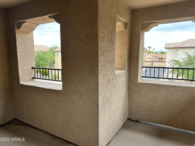 Building Photo - 9213 W Meadow Dr