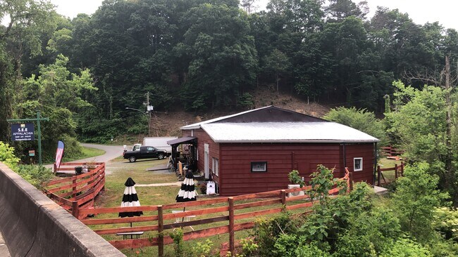 Primary Photo - 260 McCutchen St