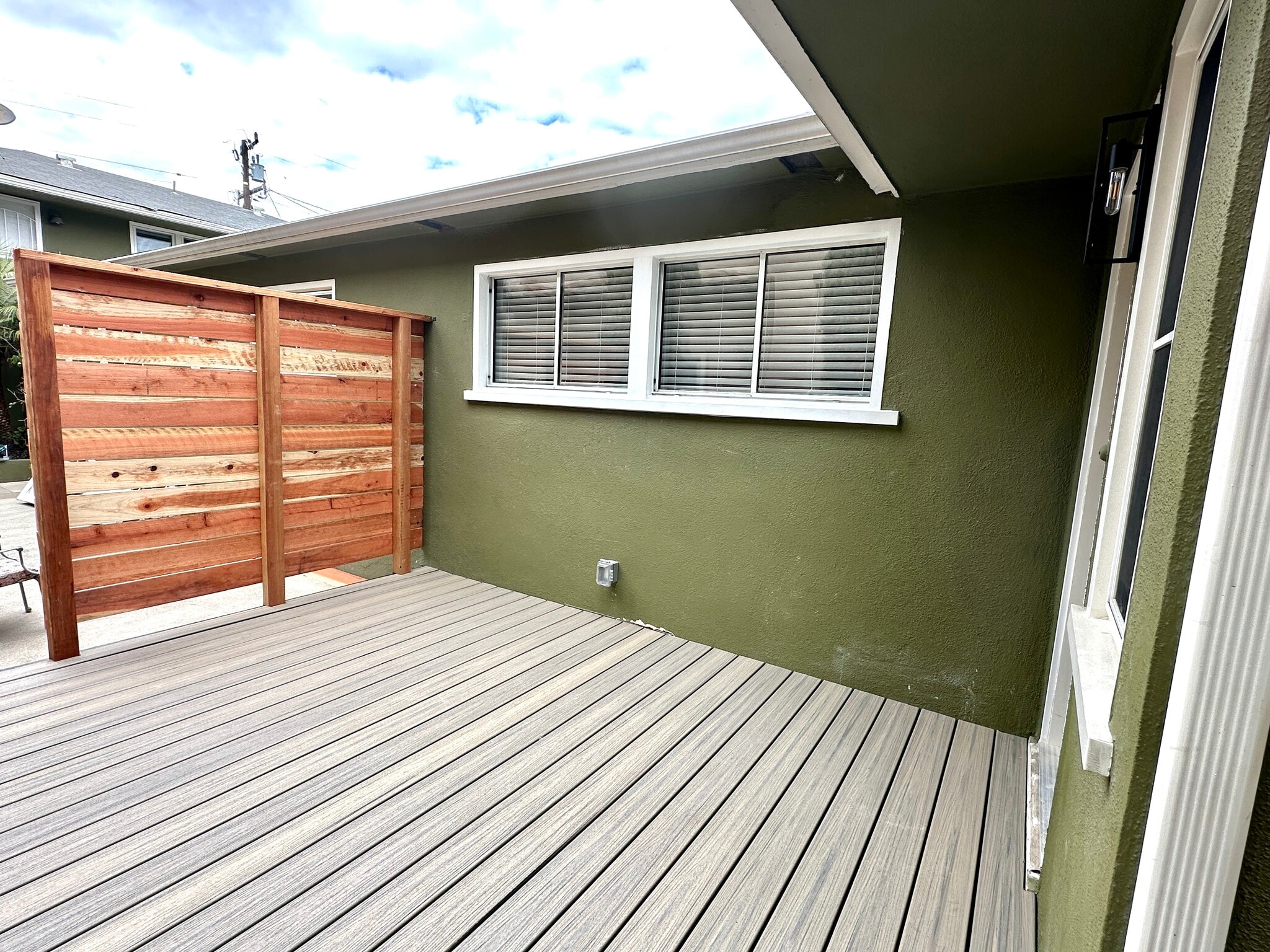 Private patio/deck - 1033 Pearl St