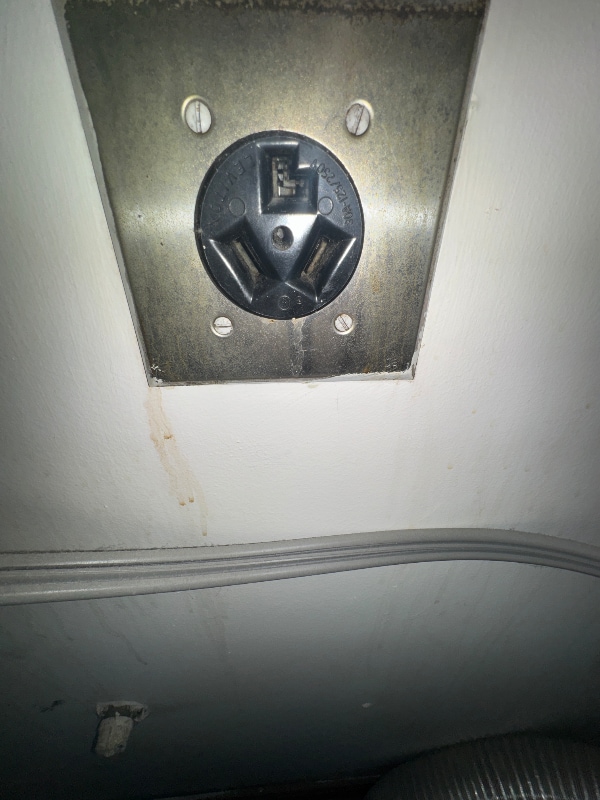 Building Photo - 2026 Harned Dr