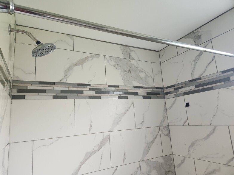 Bath - 611 Thrush Pl