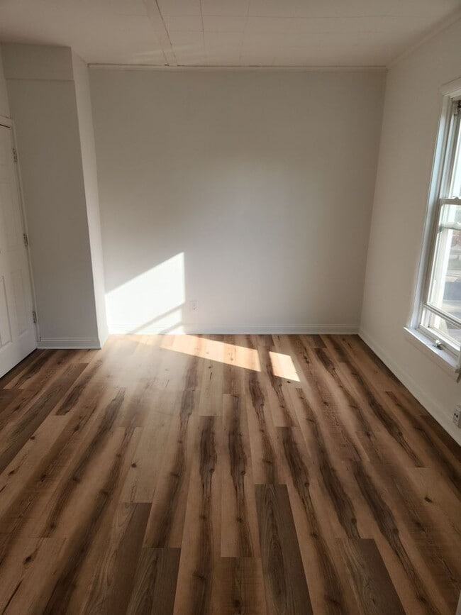 Building Photo - 264 N Jackson St