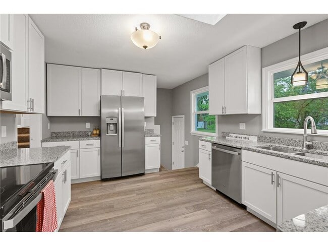 Building Photo - 4901 Larkspur Ln