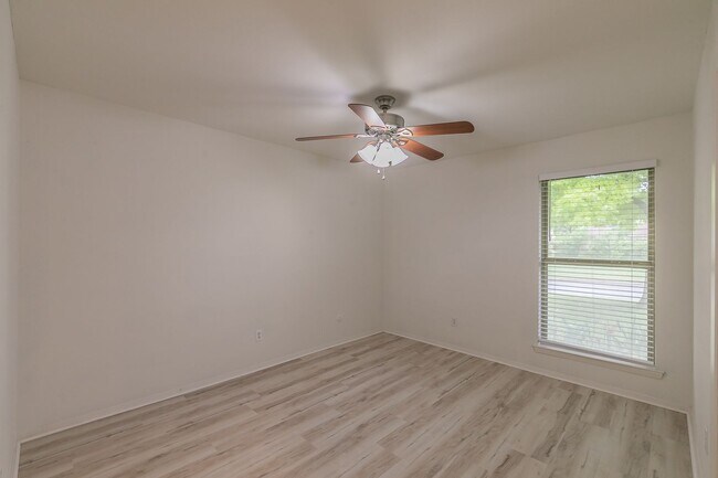 Building Photo - Charming and Updated Home in White Settlement