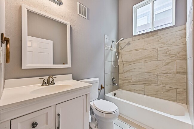 Building Photo - 2914 Avenue K Ave