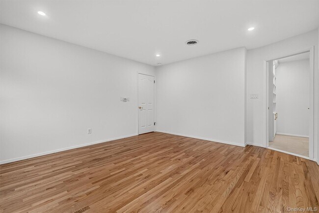 Building Photo - 234 Betsy Ross Dr