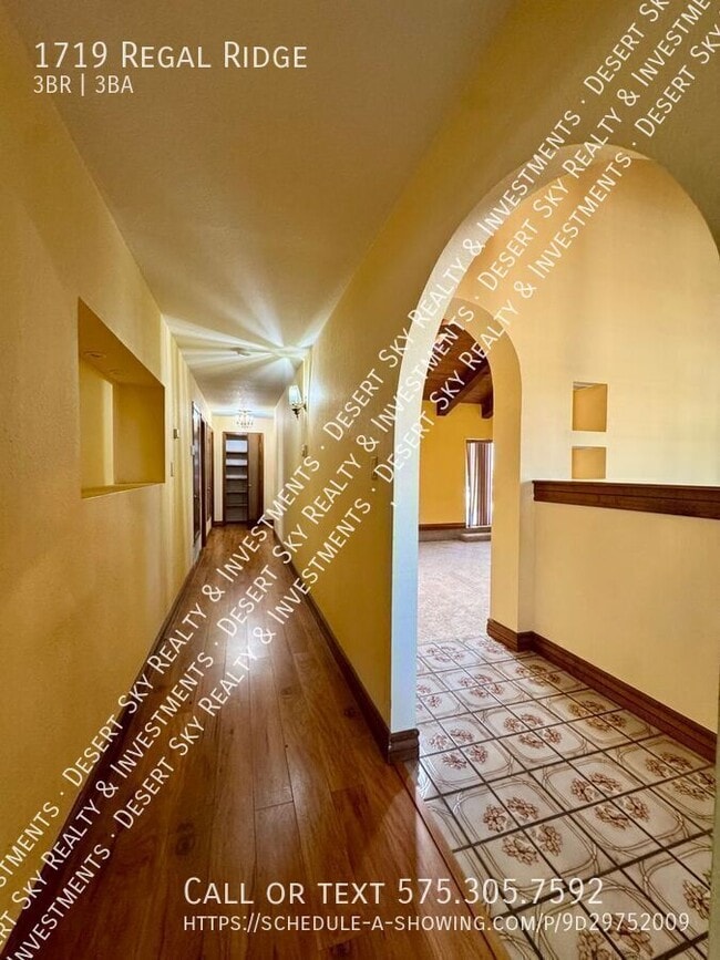 Building Photo - 1719 Regal Ridge St