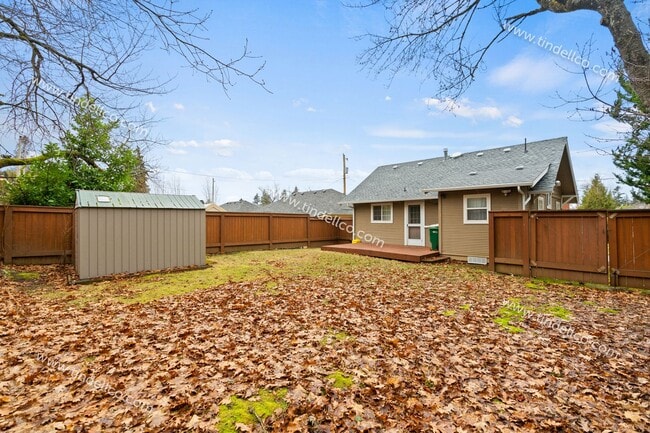 Building Photo - Darling 2 Bedroom North Tabor Home With Of...