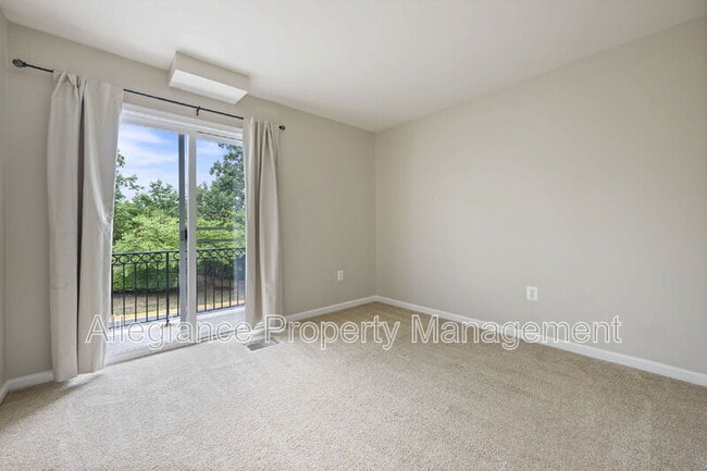 Building Photo - 15555 John Diskin Cir