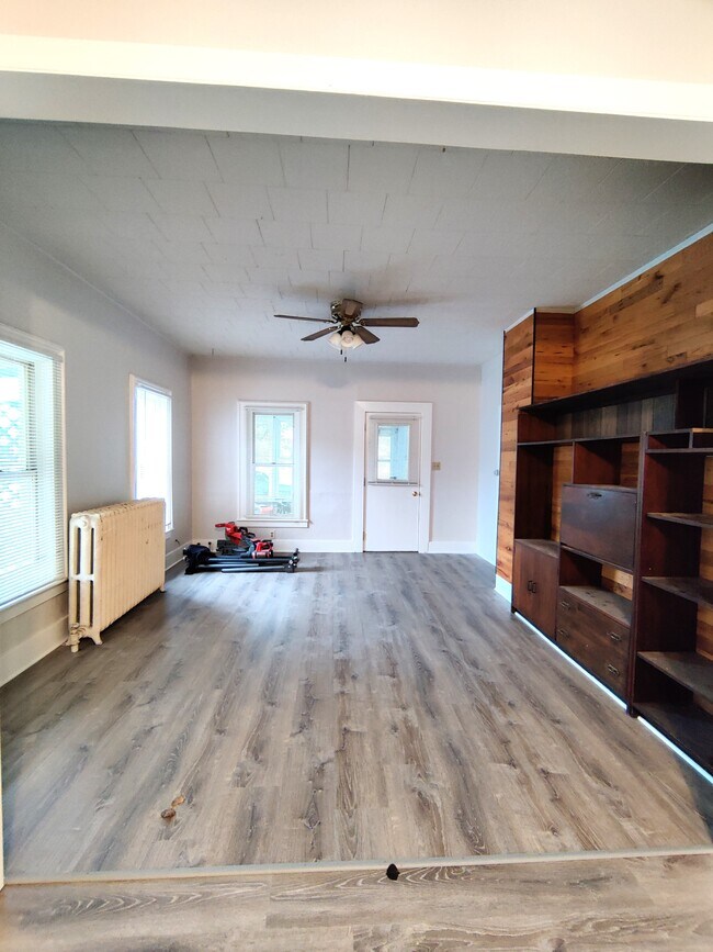 Building Photo - 242 W Lincoln Ave