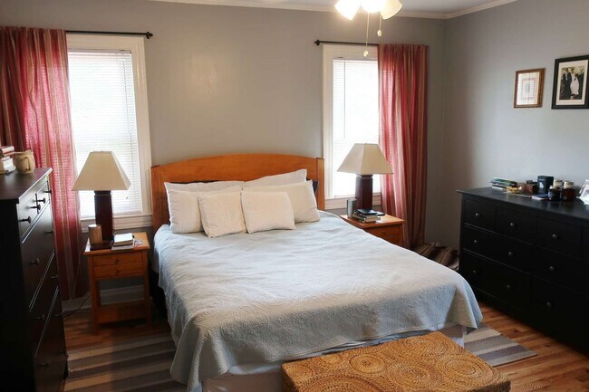 Building Photo - 2102 E 37th St