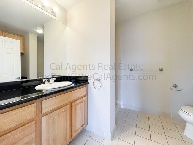 Building Photo - 1121 40th St