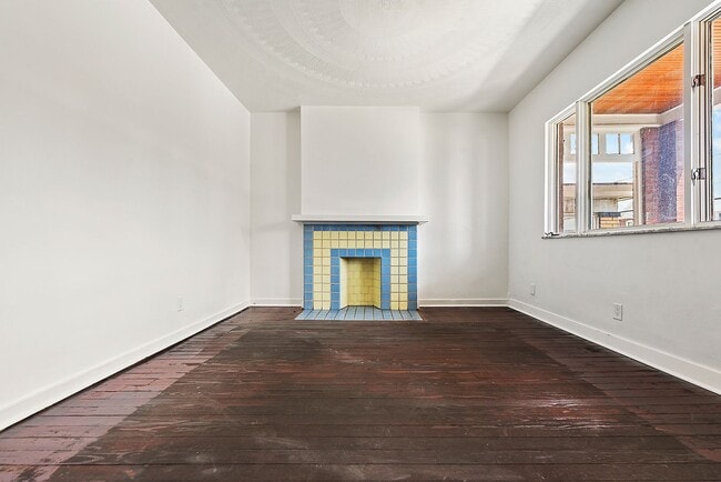 Building Photo - Remodeled 2 bedroom with backyard