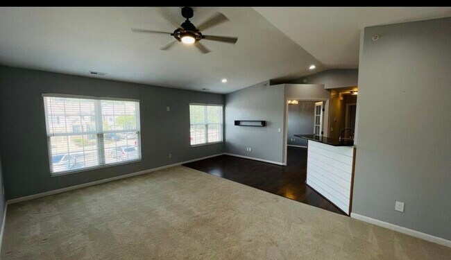 Building Photo - 422 Breezewood Ct