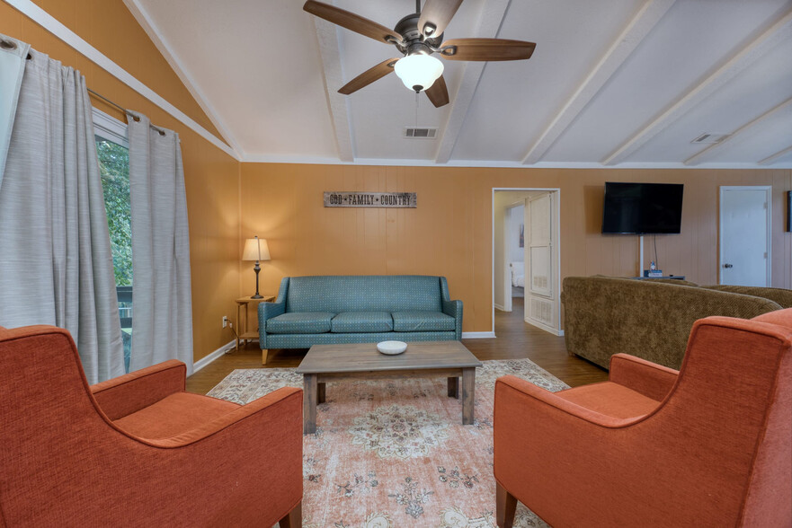 Building Photo - 4900 Hearthstone Dr