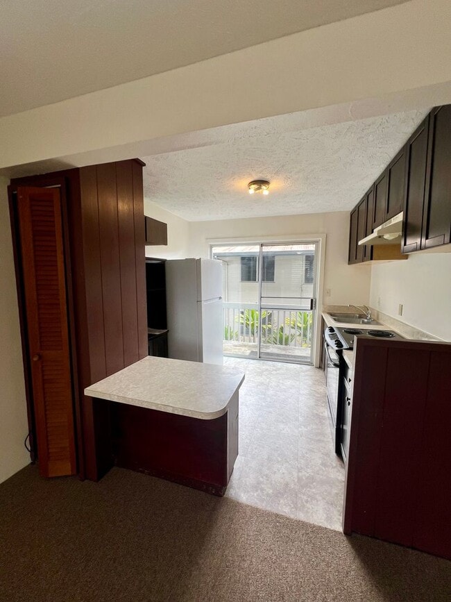 Building Photo - Kapiolani Villas Condo